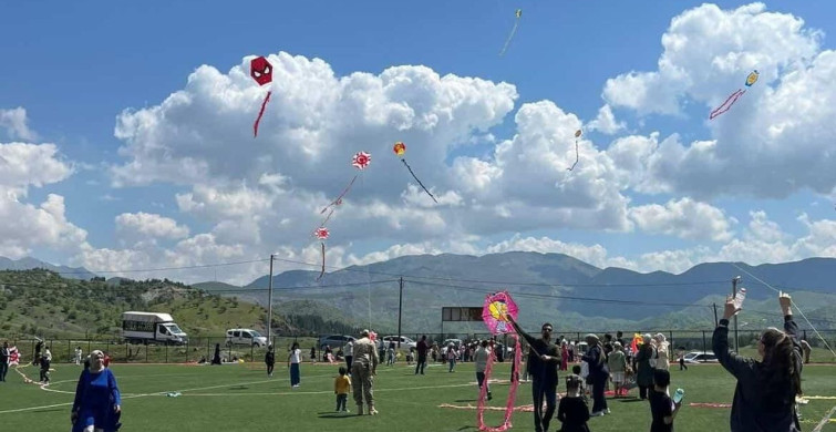 Siirt'te Uçurtma Şenliği Renkli Görüntülere Ev Sahipliği Yaptı