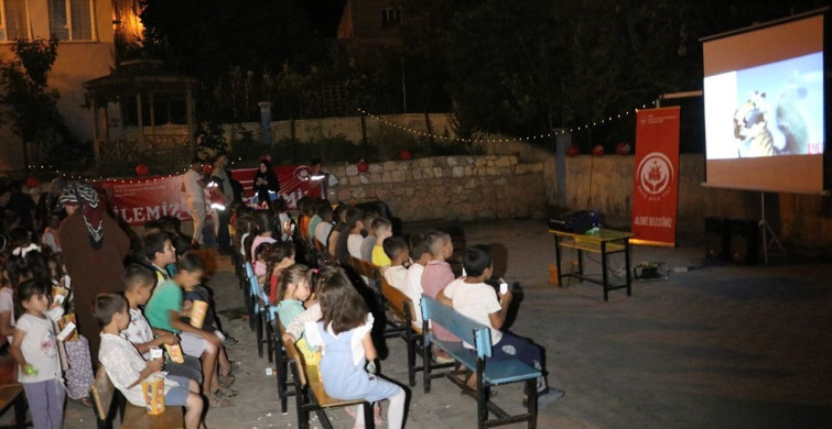 Siirt'te Yıldızların Altında Sinema Keyfi
