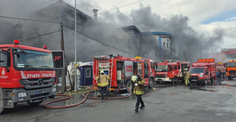 Silivri'de Kozmetik Fabrikasında Yangın Çıktı