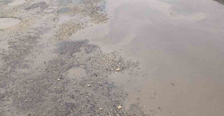 Silvan'da Bozulan Yollar İçin Vatandaşlardan Çağrı