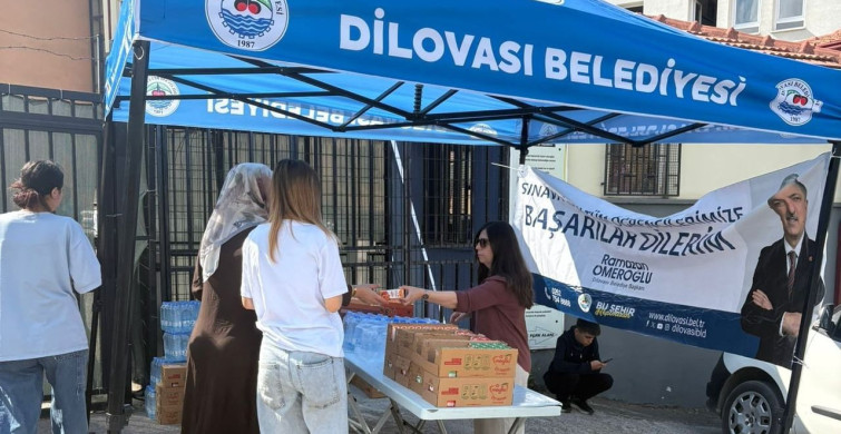 Sınava yetişmeye çalışan öğrenciler, belediye başkanı aracıyla okula ulaştırıldı