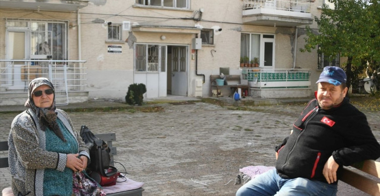 Sındırgı Depreminde Hatıra Değeri: Ayşe Dayı’nın Kızı Tarafından Hediye Edilen Teyp