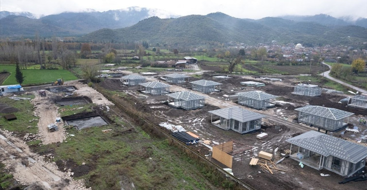 Sındırgı Kırsal Mahallelerinde Deprem Konutları Yapımı Devam Ediyor