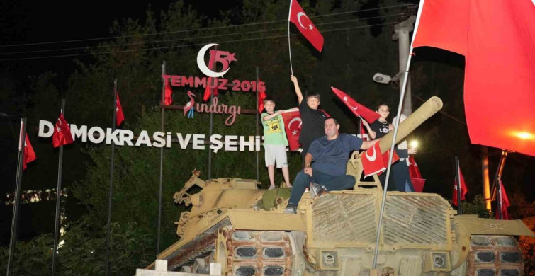 Sındırgı'da 15 Temmuz anma etkinliği ve kortej yürüyüşü düzenlendi