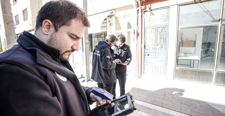 Sındırgı'da Deprem Sonrası Hasar Tespit ve Enkaz Kaldırma Çalışmaları Devam Ediyor Sındırgı'da Deprem Sonrası Hasar Tespit ve Enkaz Kaldırma Çalışmaları Devam Ediyor
