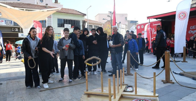 Sındırgı'daki Depremzede Çocuklara Moral Oyunları