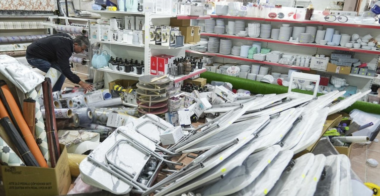 Sındırgı'daki Esnaf Deprem Sonrası Üzüntü İçinde Sındırgı'daki Esnaf Deprem Sonrası Üzüntü İçinde