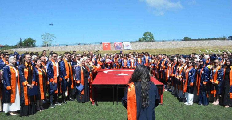 Sinop Üniversitesi'nde Mezuniyet Sevinci