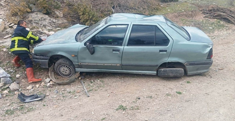 Sinop'ta Devrilen Otomobilde İki Yaralı