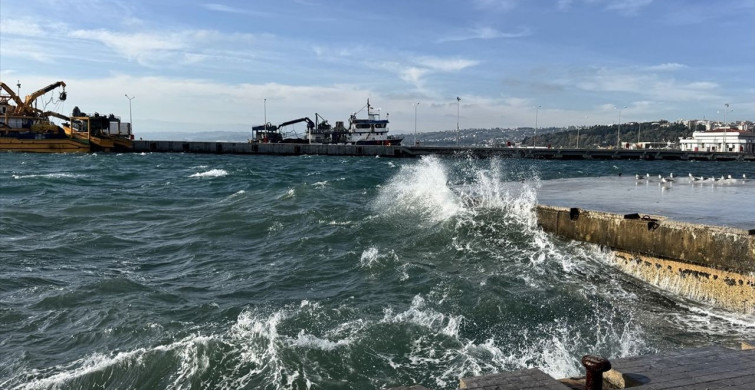 Sinop'ta Fırtına, Sahilde Yüksek Dalgalar Oluşturdu