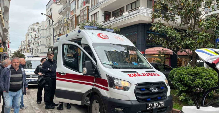 Sinop'ta Hafif Ticari Araç Yayayla Çarpıştı