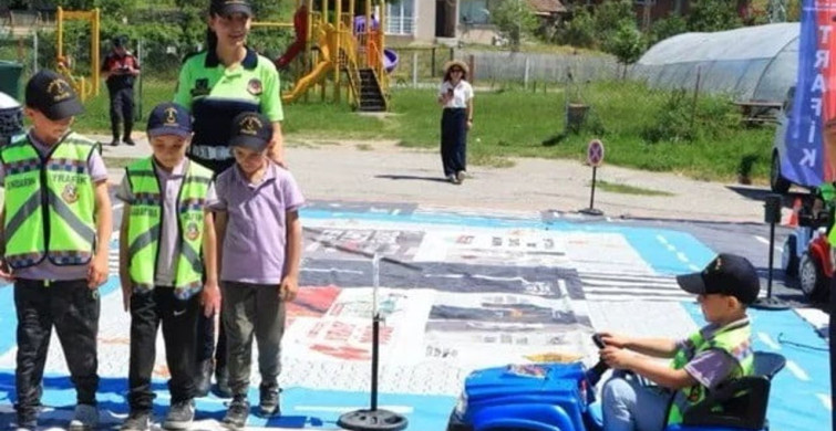 Sinop’ta jandarmadan miniklere uygulamalı trafik eğitimi