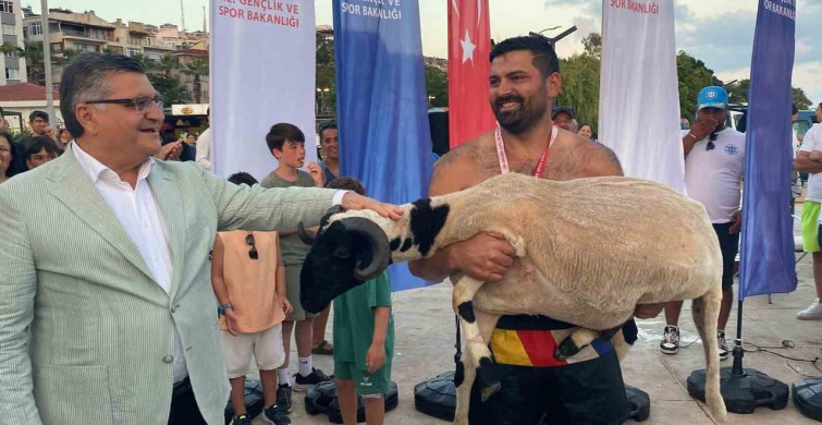Sinop’ta kabotaj bayramı coşkusu: yağlı direğin şampiyonu yine değişmedi