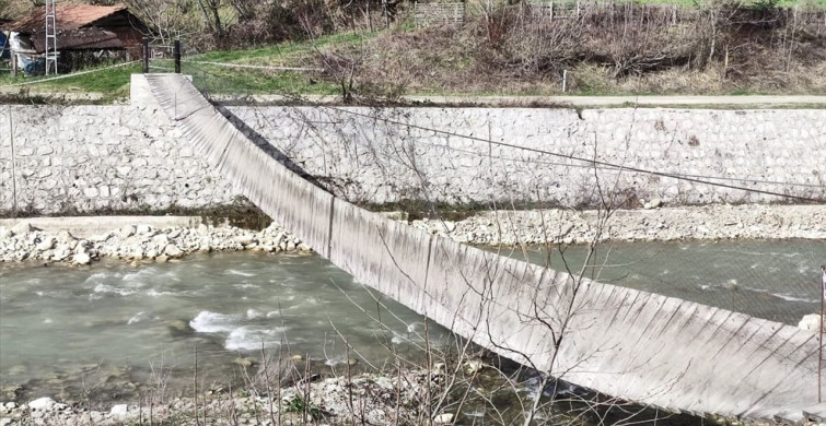 Sinop'ta Rüzgar Nedeniyle Köprüden Düşen İki Kişi Yaralandı