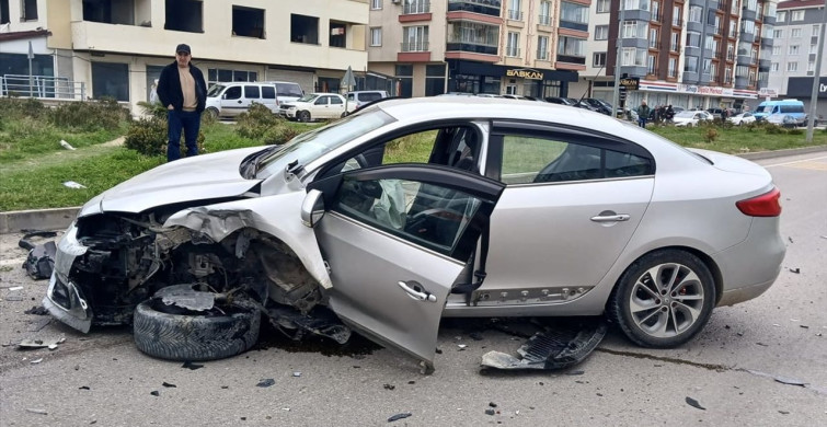 Sinop'ta Trafik Kazası: 3 Yaralı