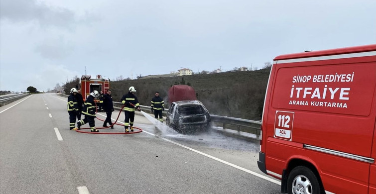 Sinop'ta Yangın Çıkan Otomobilde 2 Kişi Yaralandı