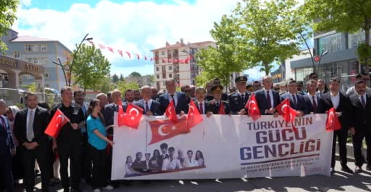Şırnak'ta 115 Metrelik Türk Bayrağı ile Coşkulu Yürüyüş