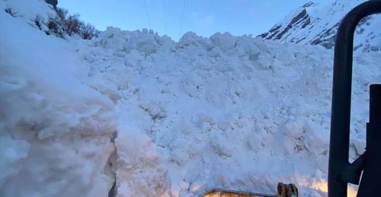 Şırnak'ta Çığ Düşmesi: Ulaşım Engellendi