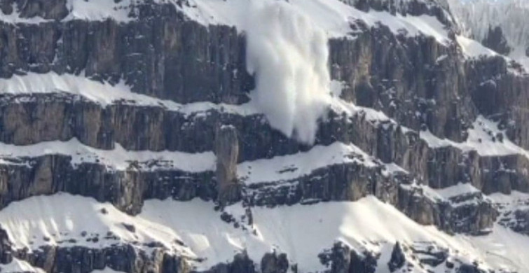 Şırnak'ta Kar Şelalesi Göz Kamaştırıyor