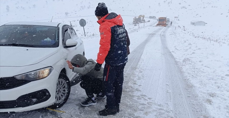 Şırnak'ta Kar Yağışı Nedeniyle Mahsur Kalanlar Kurtarıldı