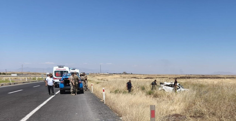 Şırnak'ta otomobil şarampole devrildi: 1’i bebek 5 yaralı
