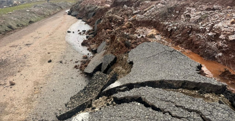 Şırnak'ta Sağanak Nedeniyle Kotan Yolda Çökmeler Yaşandı