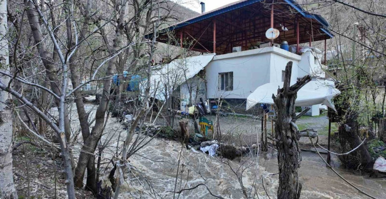 Şırnak'ta Sel Felaketi: Evler ve Ahırlar Sular Altında Kaldı