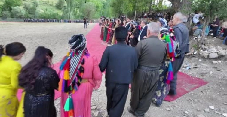 Şırnak'ta yüz yıllardır süren gelenek: başlara takılan puşiler, düğünlere renk katıyor