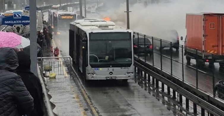 Şişli Metrobüsünde Motor Yangını