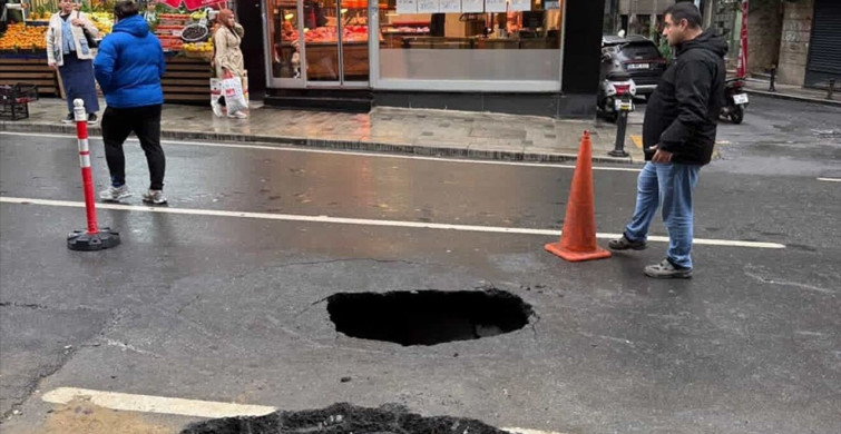 Şişli'de Çöken Yol Hızla Onarıldı