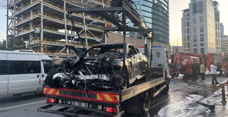 Şişli'de Lüks Araç Dükkanına Girdi: 2 Yaralı