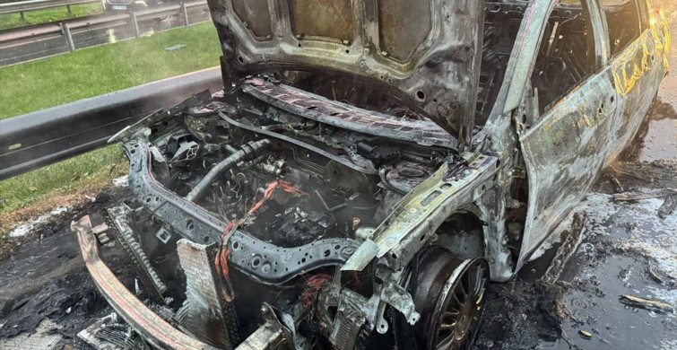 Şişli'de Seyir Halindeki Araçta Yangın Trafiği Aksattı