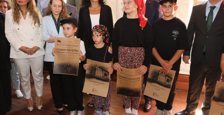 Sivas Kongresi’ni Anma Etkinlikleri Kapsamında Kıyafet Sergisi Açıldı