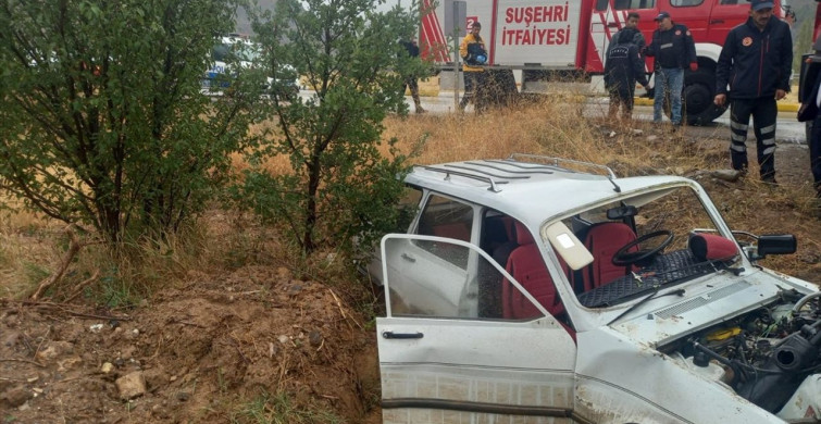 Sivas Koyulhisar'da Otomobil Devrildi: İki Yaralı