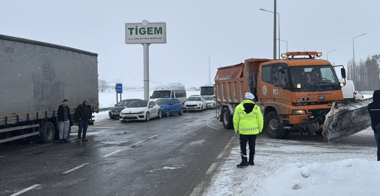 Sivas-Malatya Kara Yolu Sebebiyle Kapanan Ulaşım Yeniden Sağlandı