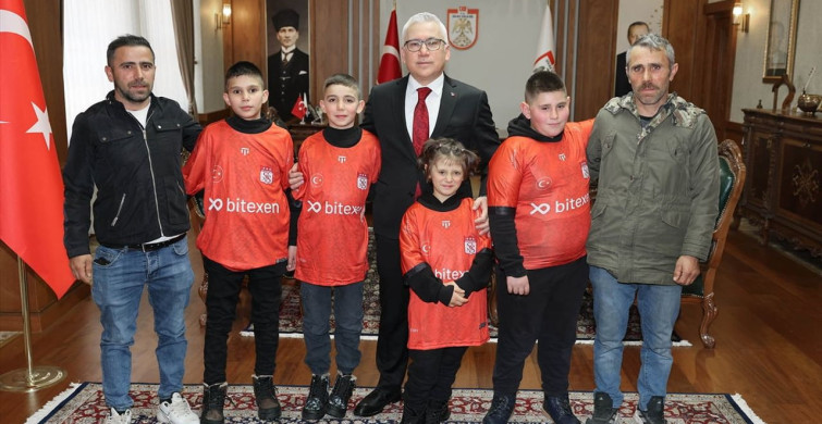 Sivas Valisi, Kardan Kız Kulesi Yapan Çocukları Ağırladı