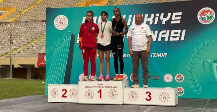 Sivaslı atletler İzmir'den madalyalarla döndü