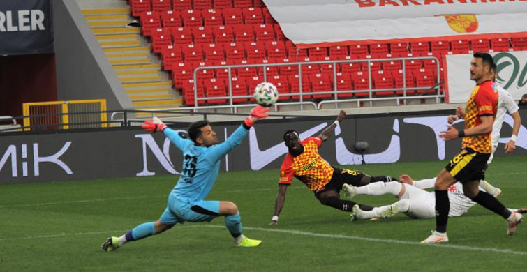 Sivasspor Deplasmanda Göztepe'ye Karşı Farka Gitti!