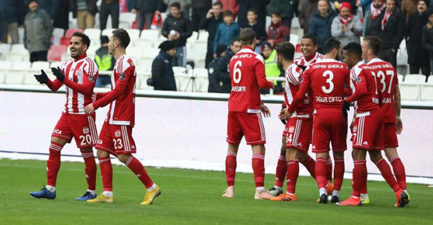 Sivasspor, Evinde Ankaragücü’nü Farklı Geçti!