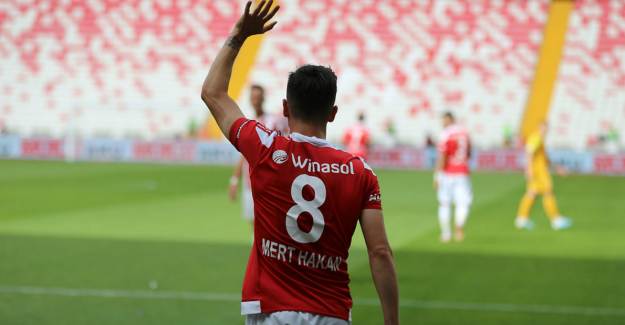 Sivasspor Mert Hakan Yandaş’ın Ayrılığını Duyurdu!