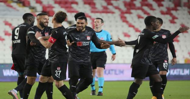 Sivasspor Sahasında Uzun Bir Aradan Sonra Galibiyetle Tanıştı