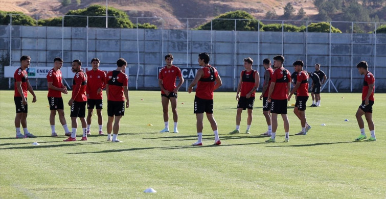 Sivasspor Teknik Direktörü Korkmaz'dan Taraftarlarına Önemli Açıklama