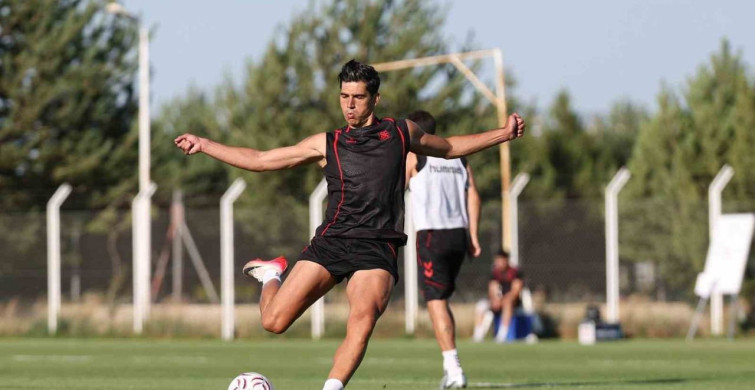 Sivasspor, yeni sezon hazırlıklarına çift antrenmanla devam ediyor