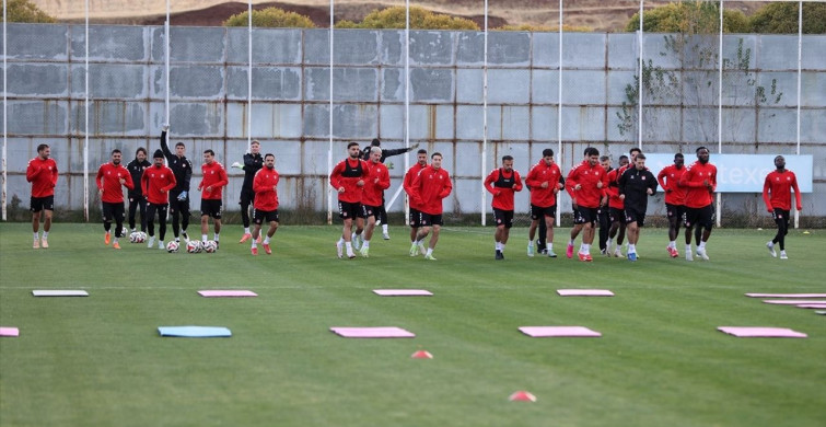 Sivasspor'da Mehmet Altıparmak Dönemi Başladı Sivasspor'da Mehmet Altıparmak Dönemi Başladı