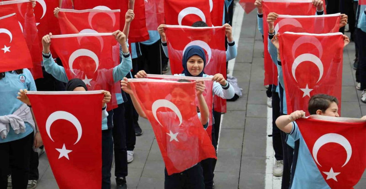 Sivas'ta 900 Öğrenci Eşzamanlı Olarak 'Feda Türkiye’m' Dedi
