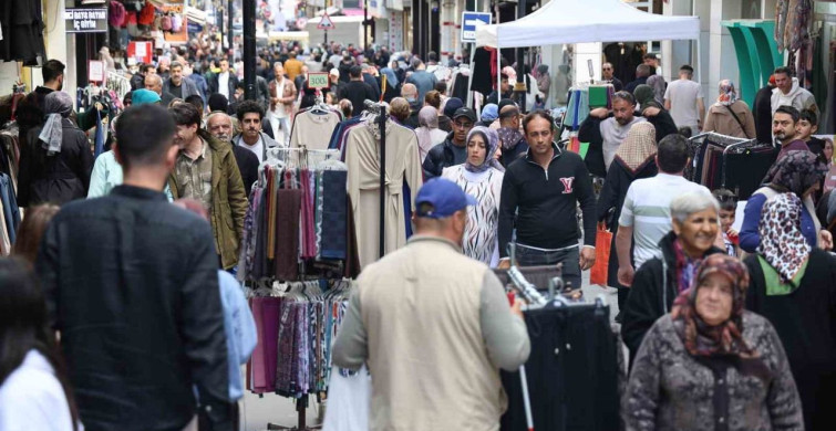Sivas'ta Bayram Coşkusu: Taksim Meydanı'na Rakip Kalabalık