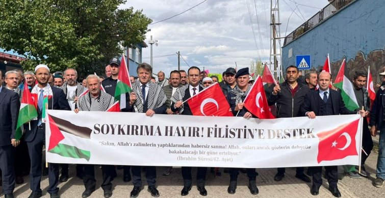 Sivas'ta Filistin'e Destek Yürüyüşü Gerçekleştirildi Sivas'ta Filistin'e Destek Yürüyüşü Gerçekleştirildi