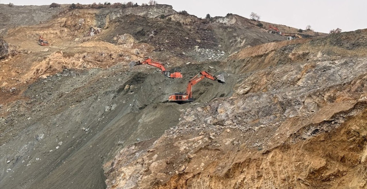 Sivas'ta Göçük Altındaki Şantiye Müdürü için Arama Çalışmaları Devam Ediyor