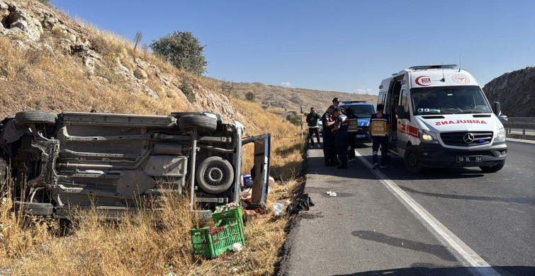Sivas'ta Hafif Ticari Araç Devrildi: 4 Yaralı