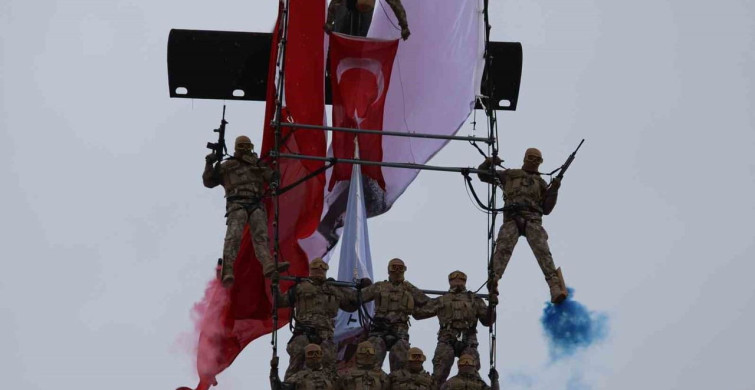 Sivas'ta Helikopterli Polis Gösterisi Büyüledi